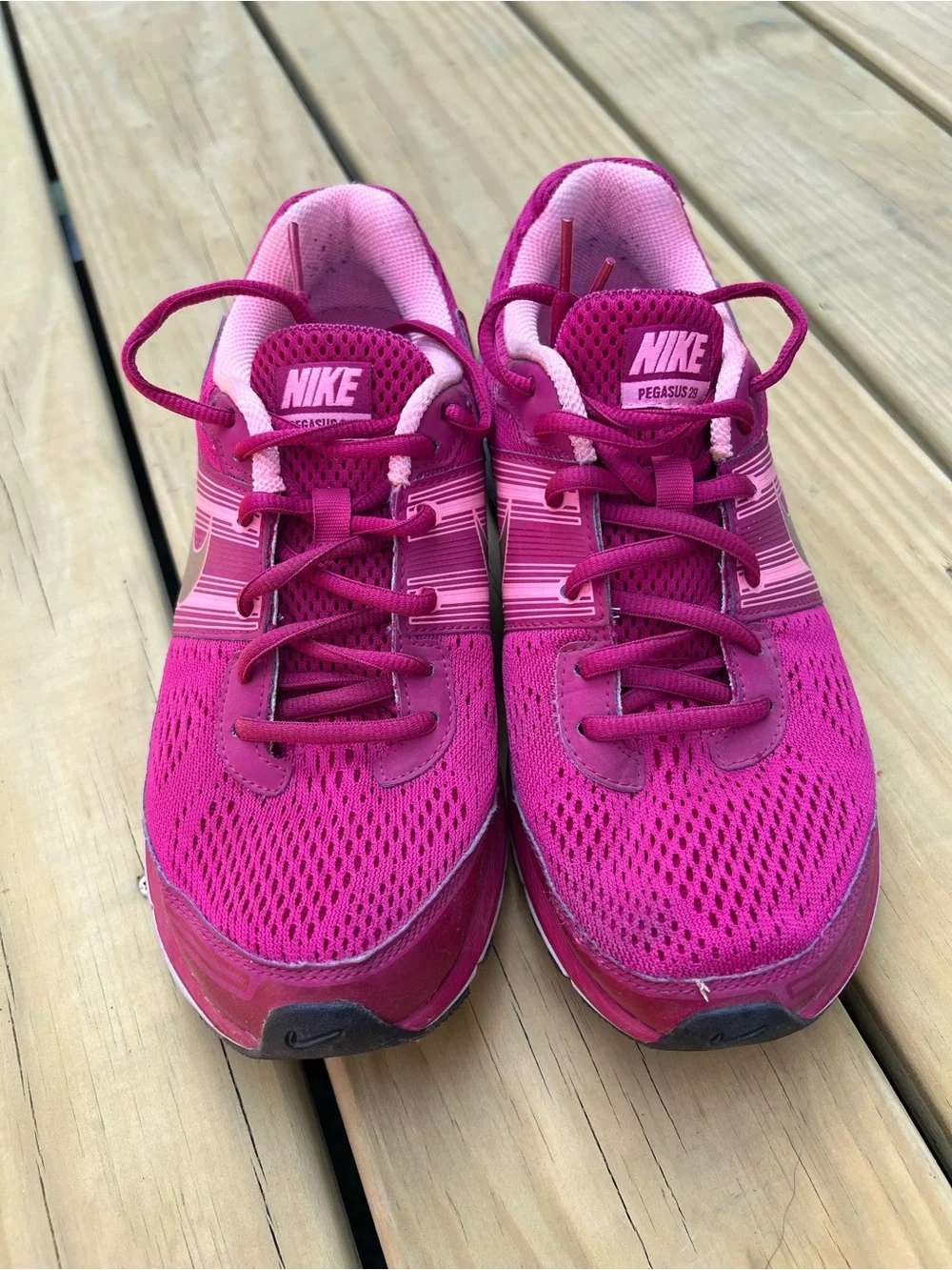 Nike Women's Magenta Pink Running Sneakers with Metallic Swoosh. Nike Pegasus 29